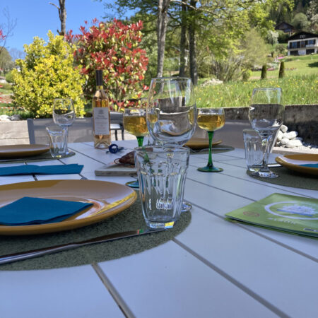 Escapade en tribu<br>jusqu'à 6 personnes<br>2 nuits en week-end<br>Gîte BOIS JOLI – Image 2