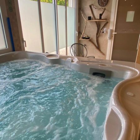 Escapade en tribu<br>jusqu'à 6 personnes<br>2 nuits en week-end<br>Gîte BOIS JOLI